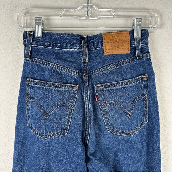 Levi’s Women’s Premium Medium Wash Ribcage Straight Button Fly Jeans Size 24 - Picture 4 of 8